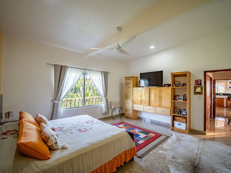 Casa Koi: Luxury 3-Hectare Hilltop Property with Stunning 360° Mountain Views, Main Home, Guest House & Workshop, Minutes from Samara - Gallery image 18