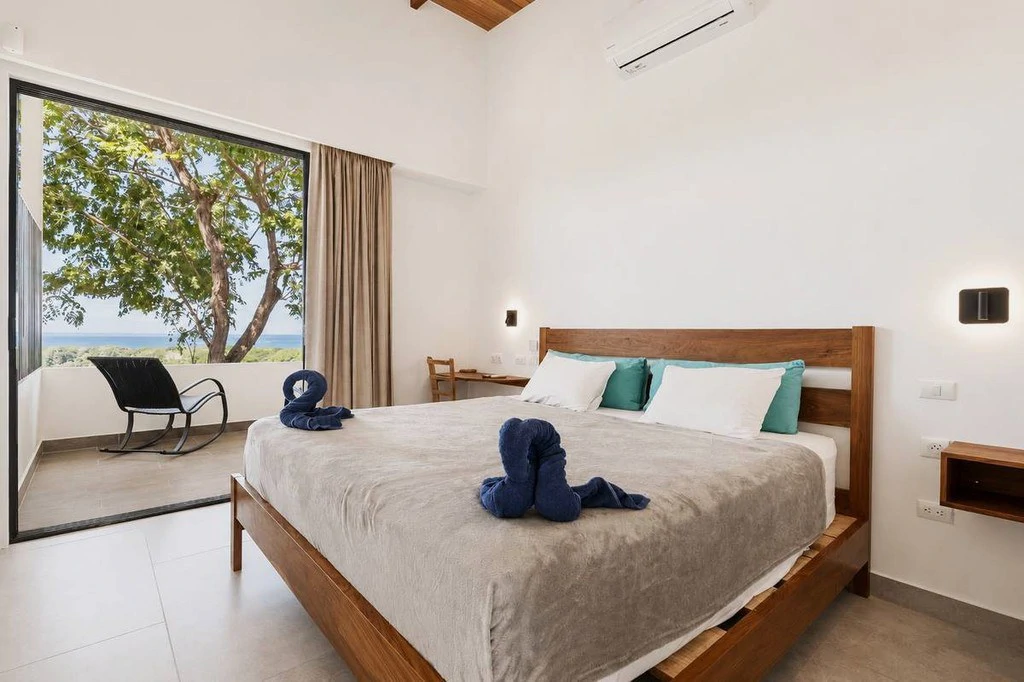 Samara Vista - Villa & Lodge: Exceptional Ocean-View Luxury Estate with Multiple Residences, Expansion & Income Potential - photo 17
