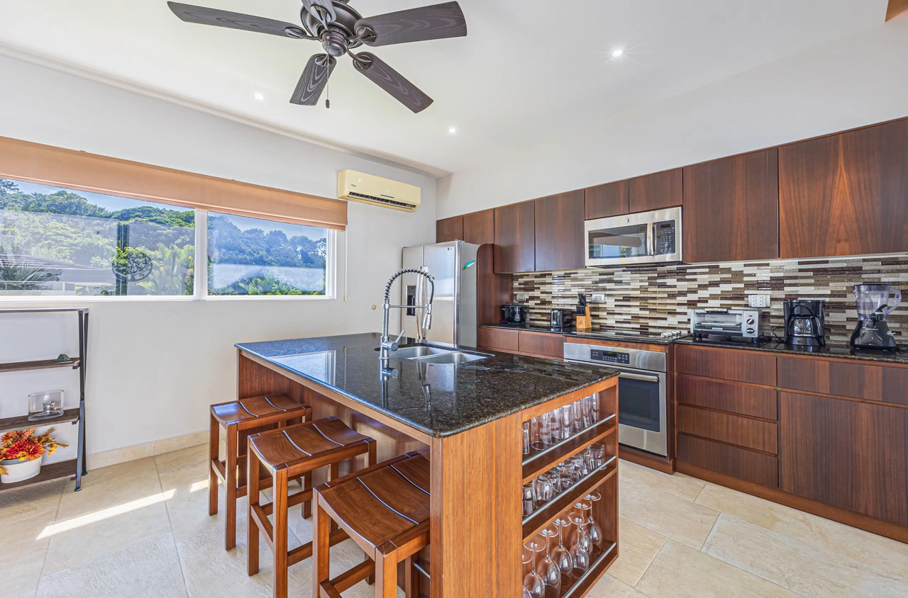 Elegant Tropical Villa Steps from Playa Hermosa – Gated Community - Gallery image 12