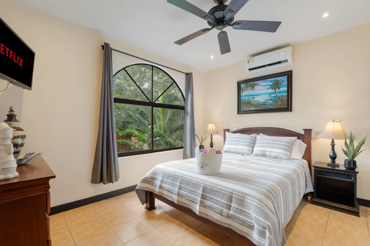 Laughing Gecko Suites: Beach Suites / Boutique Hotel For  Sale - Gallery image 24