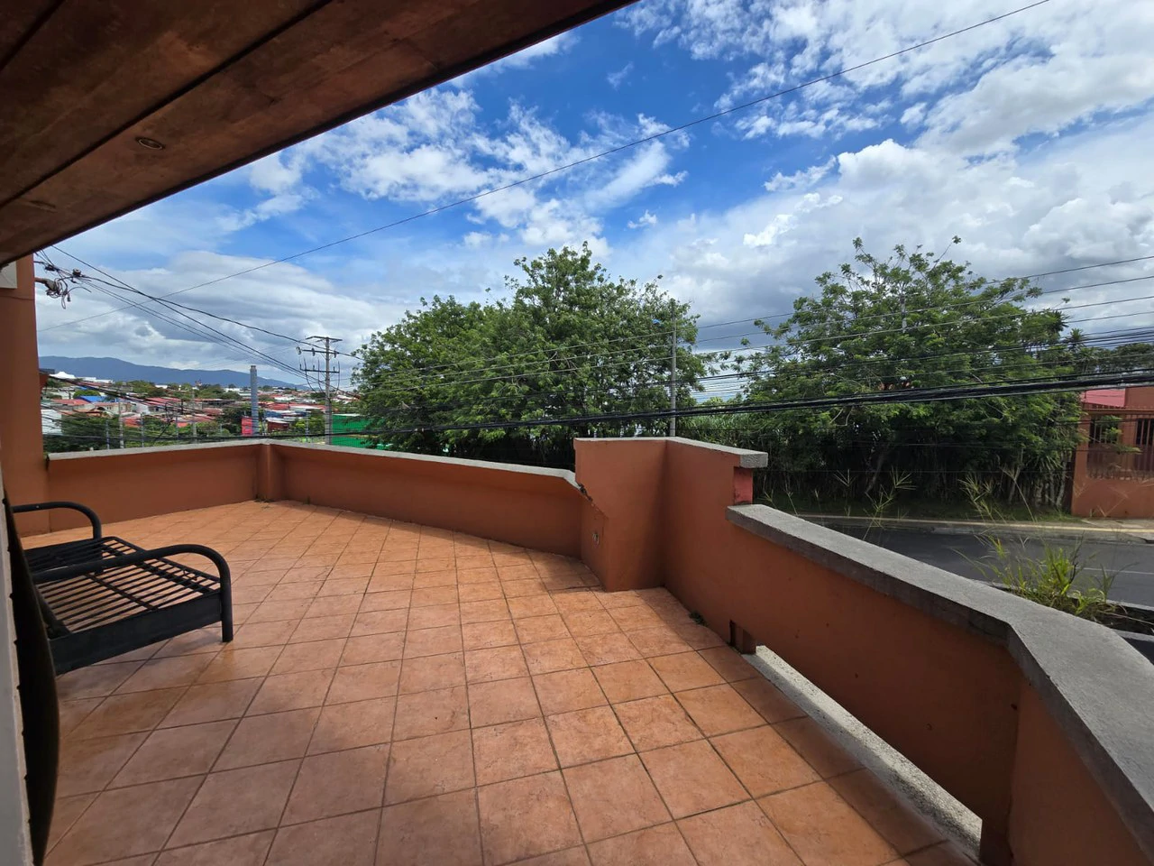 LARGE HOUSE FOR SALE IN MERCEDES NORTE, HEREDIA - Gallery image 27