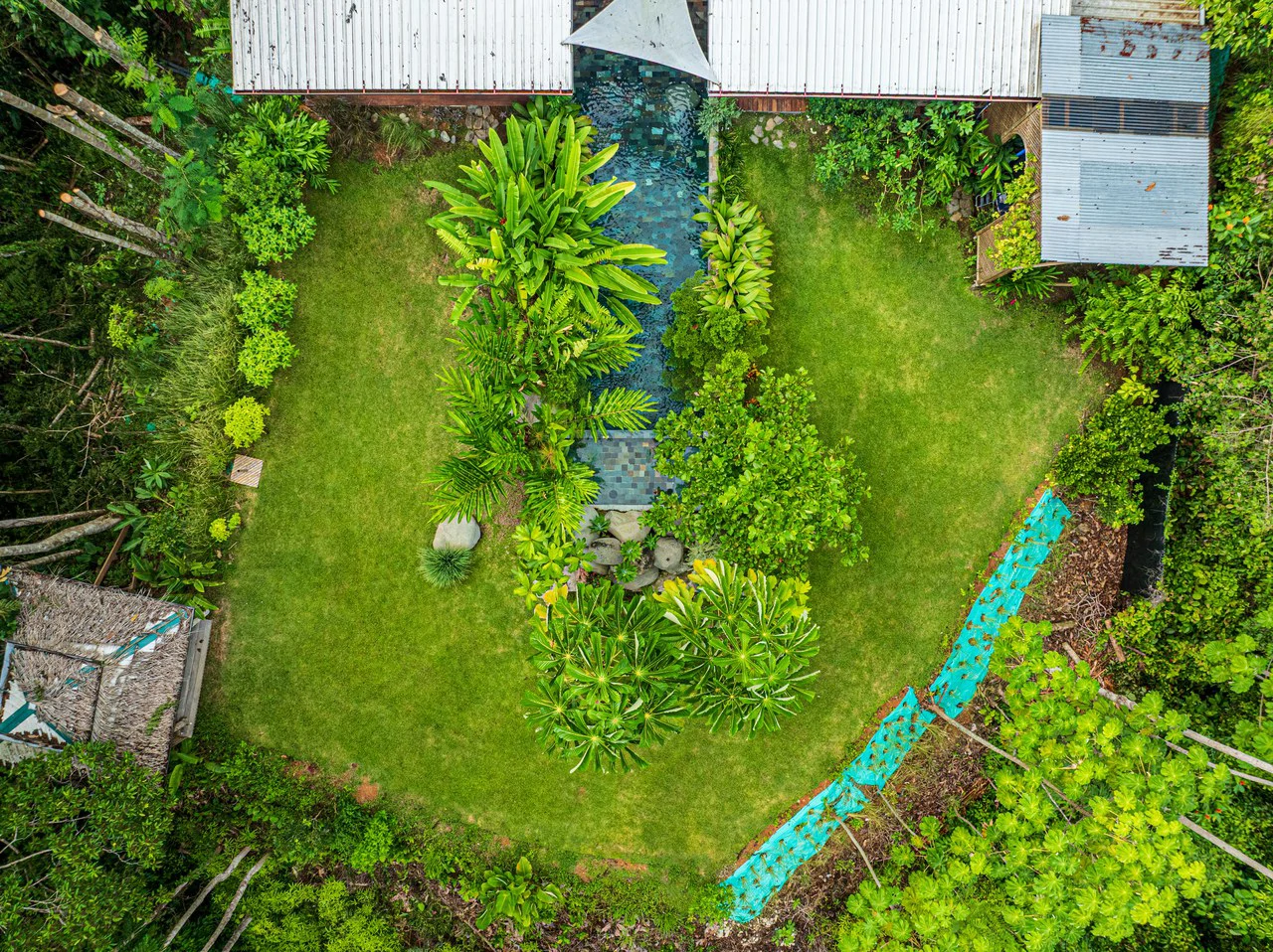 2.56 ACRES – 3 Bedroom Artistic Architectural Masterpiece, Recording Studio, Ocean View, Pool, 1 Bedroom Guest House!!! - Gallery image 12