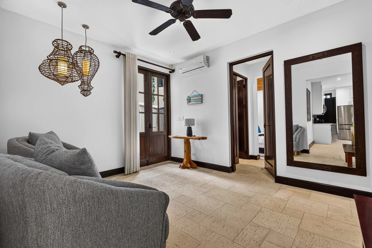 16 Avenida La Antigua: Renovated Turn- Key Living in the Heart of Las Catalinas - Gallery image 11