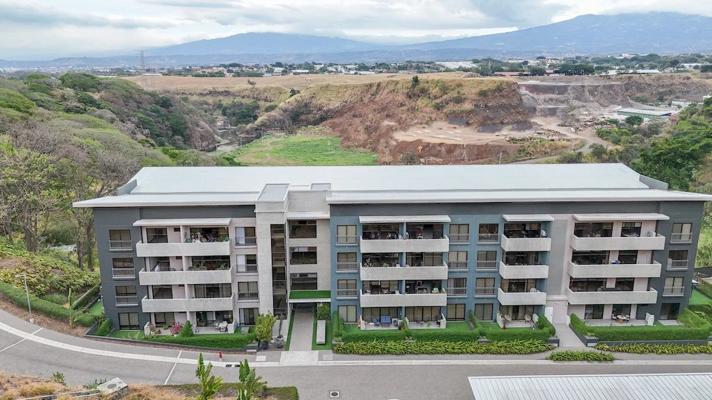 Apartment For Sale in San Rafael