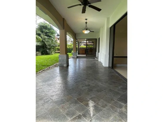 Stunning two-story house in exclusive condominiums in Santa Ana - Gallery image 11