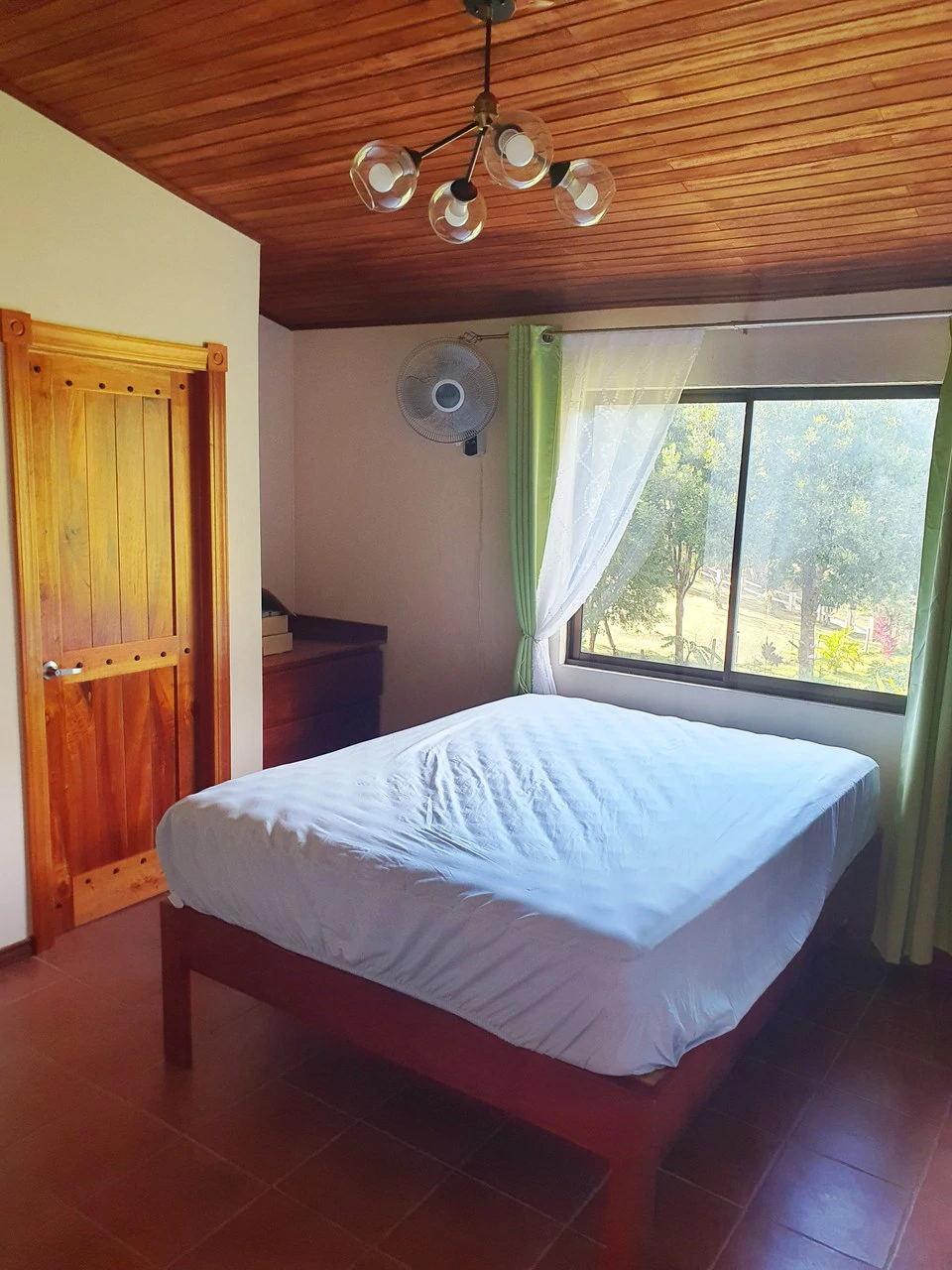 Lakeview Serenity Estate - Two Family Home: Stunning Lakeview Two-Family Home on 3,600 m² – Privacy, Nature & Income Potential - Gallery image 7