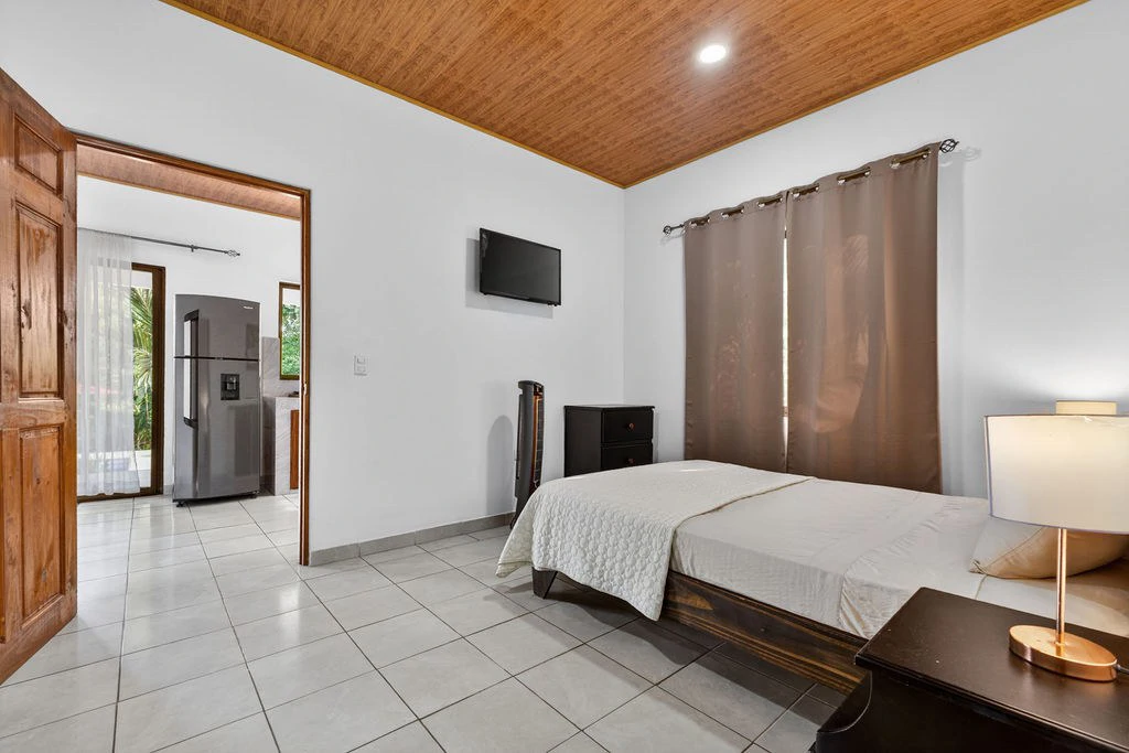 Villa Los Monos: High-Income 9-Unit Rental Property Near Playa Grande - Gallery image 13