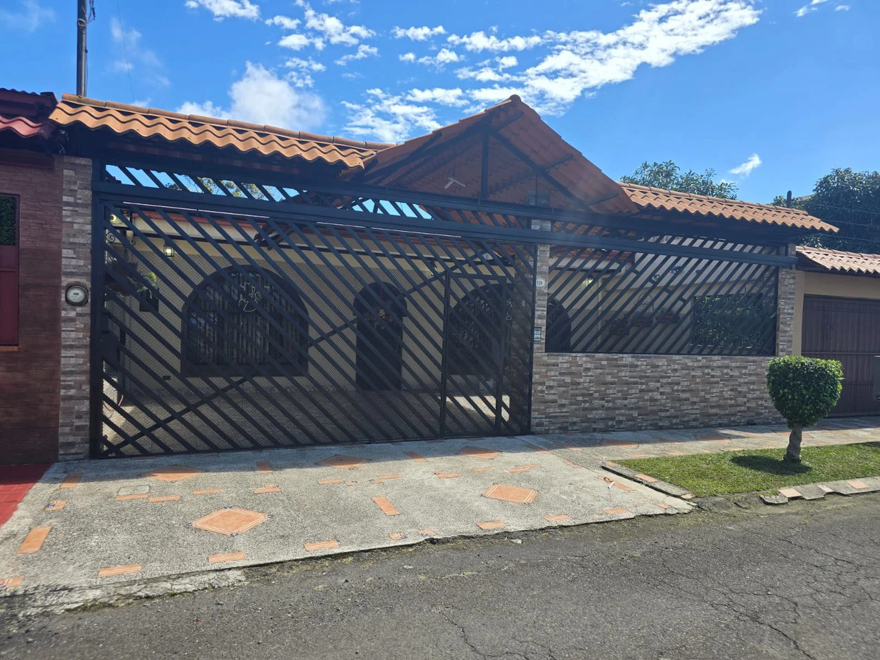 House for sale in Santo Tomás, Santo Domingo - Gallery image 2