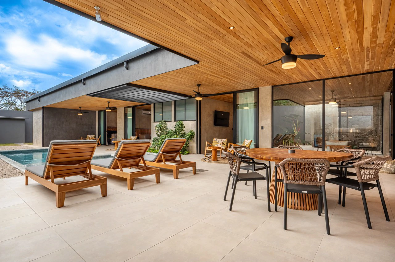 Casa Uchuva: Architectural Harmony of Wood, Stone, and Light - Gallery image 25