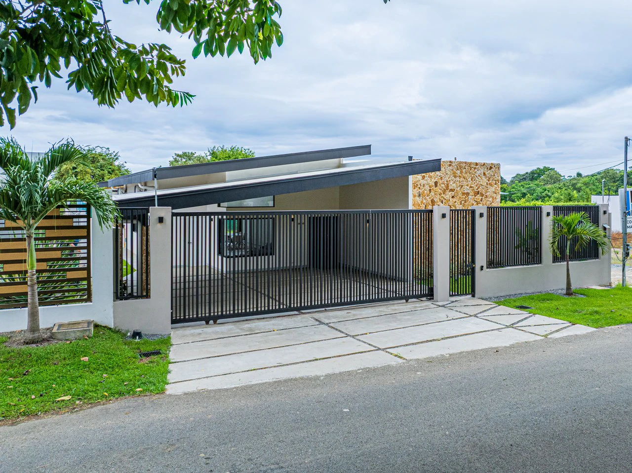 Casa Libelula –: Brand New Modern Tropical Home in Uvita - photo 2