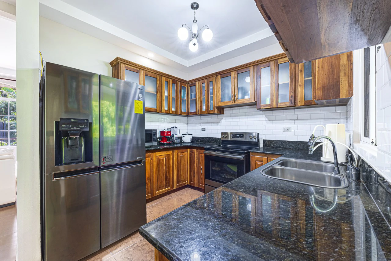 Exceptional 5-Bedroom Residence on Los Laureles Street – Prime Location & Versatile Layout - Gallery image 4