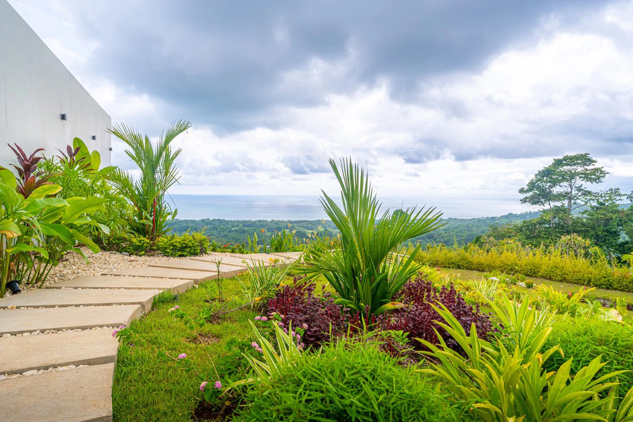 Lion's Gate Sunset Estate - Gallery image 44