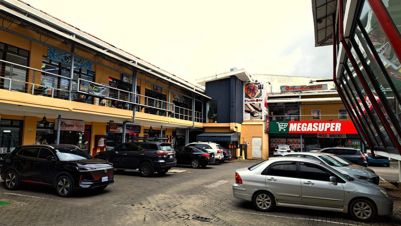 Shop Space with Loft in Jaco’s downtown Plaza Coral for Sale or Rent - Gallery image 15