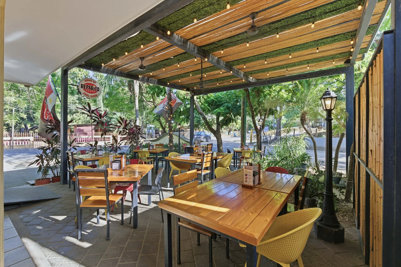 Reparito House: Turnkey Restaurant & Commercial Property for Sale - Gallery image 2