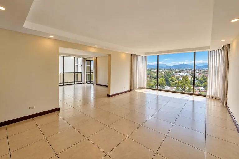 Apartment For Sale in San Rafael