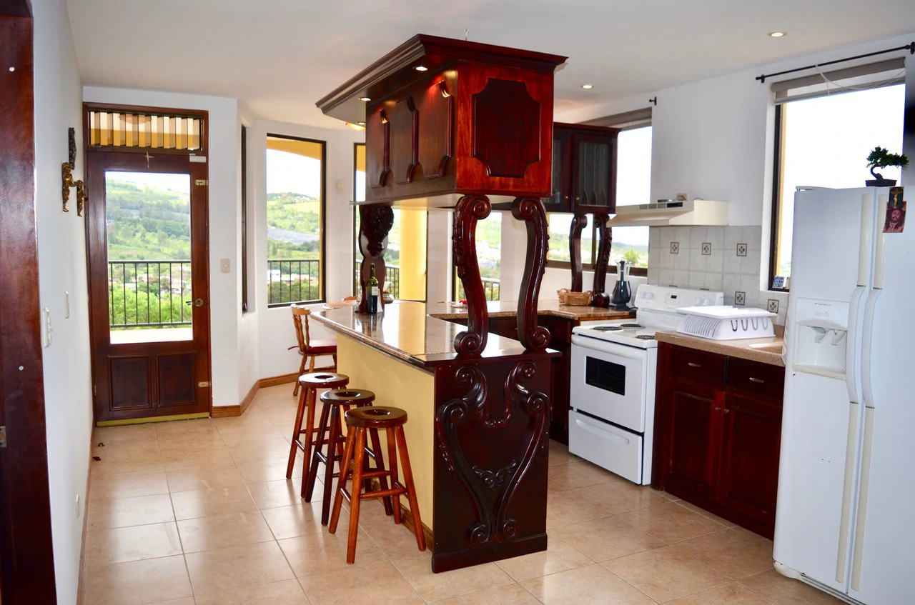 MOUNTAIN PROPERTY WITH VIEW AND 3 HOUSES - Gallery image 13