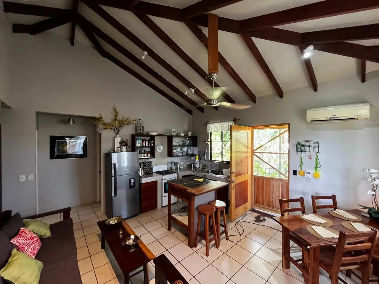 0.075 ACRES – 2 Bedroom Home Plus 1 Bedroom Apartment For A Great price!!! - Gallery image 9