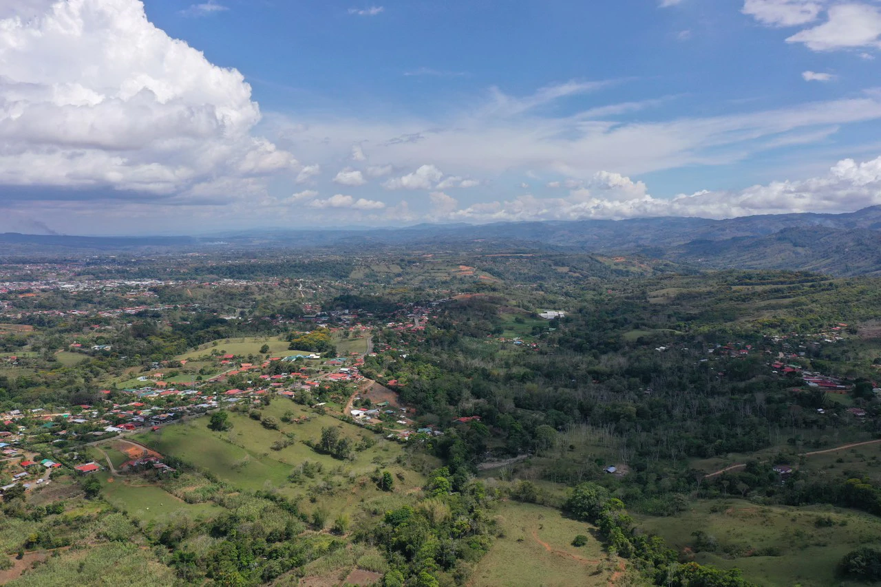 Elevated Two and a Half Acres with Cool Breeze in San Isidro del General - Gallery image 2
