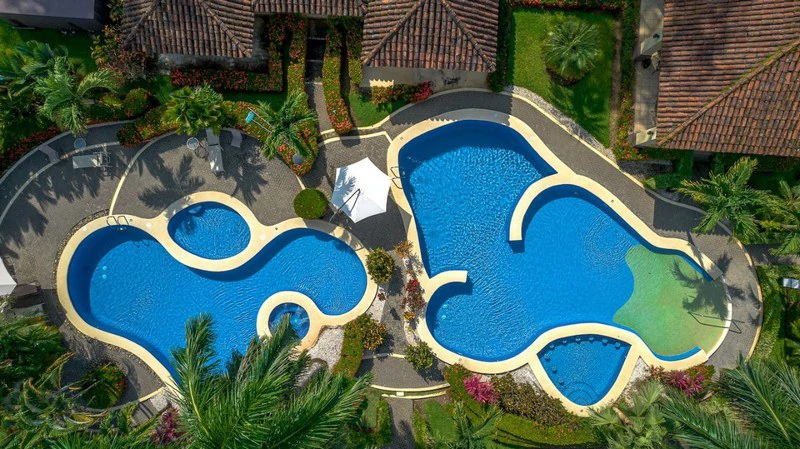 Amazing Casa Grande: Enormous Home with Pool near the Beach in a highly sought after Community! - Gallery image 37