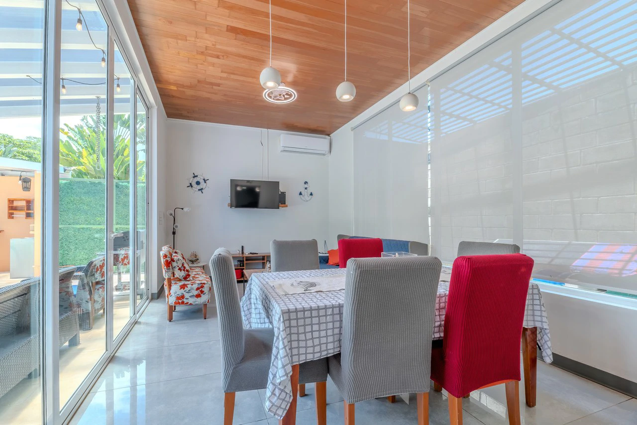 Playa Chamán Beach: Home for Sale – 3 Br, Pool, Walk to the Beach - Gallery image 14