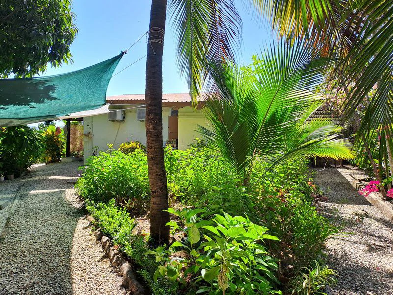 Casa Bella Montana: Charming Mountain View Home - a Slice of Paradise with Spectacular Mountain Views, New Custom Salt Water Designer Pool, and Detached 2 Car Garage with Workshop - Gallery image 29