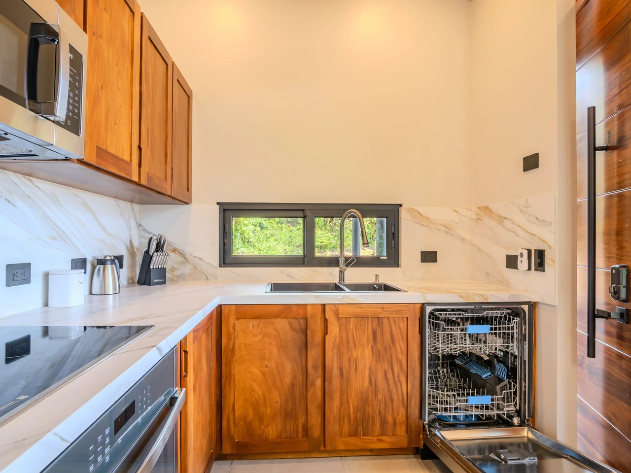 Luxury 3 Bedroom Home with Ocean Views in Downtown Uvita - Gallery image 40