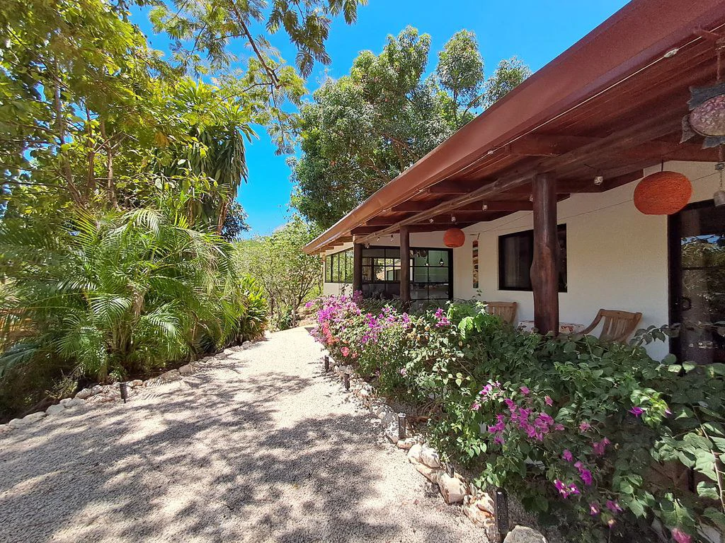 Casa Lima: Charming Renovated Home in the Hills of Santo Domingo – Near Sámara with Expansion Potential - Gallery image 4