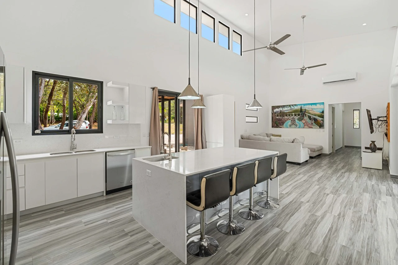 Casa Avalon: New 4-Bedroom Home on 1.48-Acre Lot – Build 2 More Structures, Just Minutes from the Beach! - Gallery image 5
