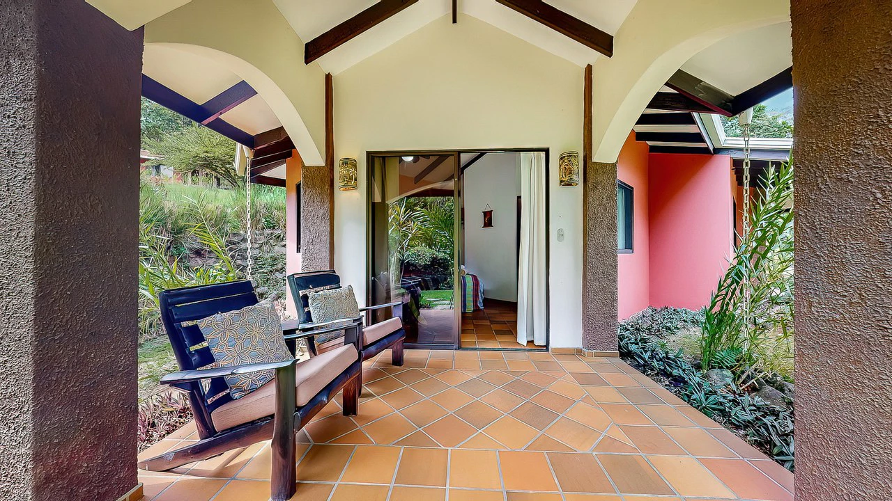 A TRANQUIL HAVEN: PRIME INVESTMENT OPPORTUNITY IN UVITA'S LUSH RIVER ENCLAVE: Mountain Hotel/Resort/Hostel For Sale in Uvita - Gallery image 34