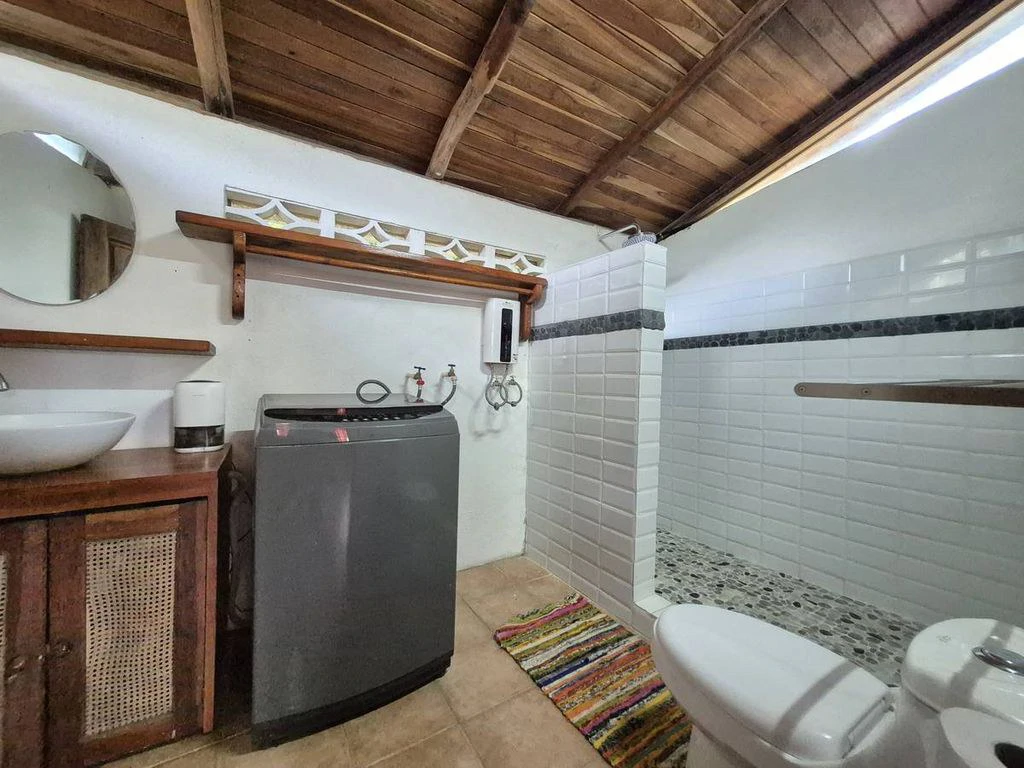 Casa Verde Norouz: Renovated 2-Bedroom Home with Independent Guest Cottage Just 3 Minutes from Sámara - Gallery image 34