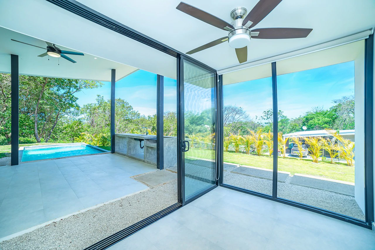 Seaside Bliss: 2-Bedroom Home with Pool, Close to Pristine Beaches - Gallery image 9