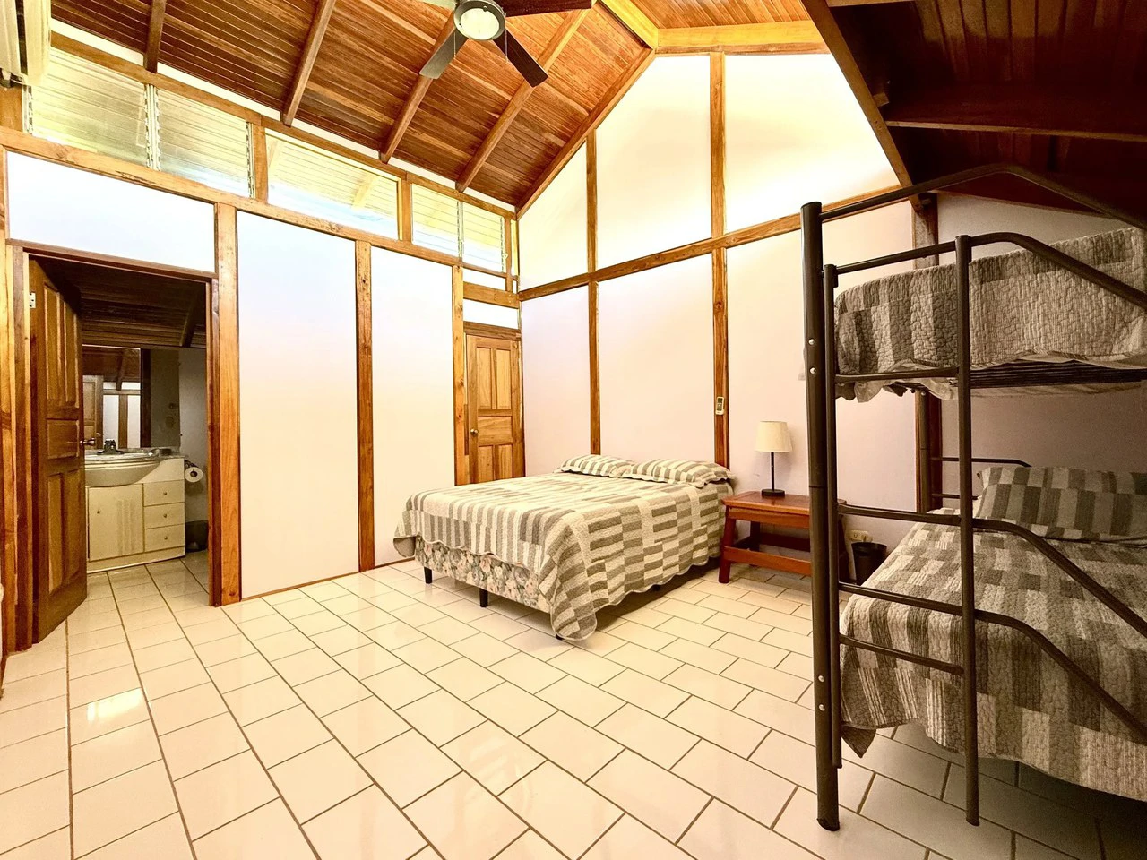 CASA DE LAPAS - OCEAN VIEW: Could you live at the Top of a Mountain in Costa Rica?  Because.... now you can!  Billion dollar views for only $1 Million USD. - Gallery image 41