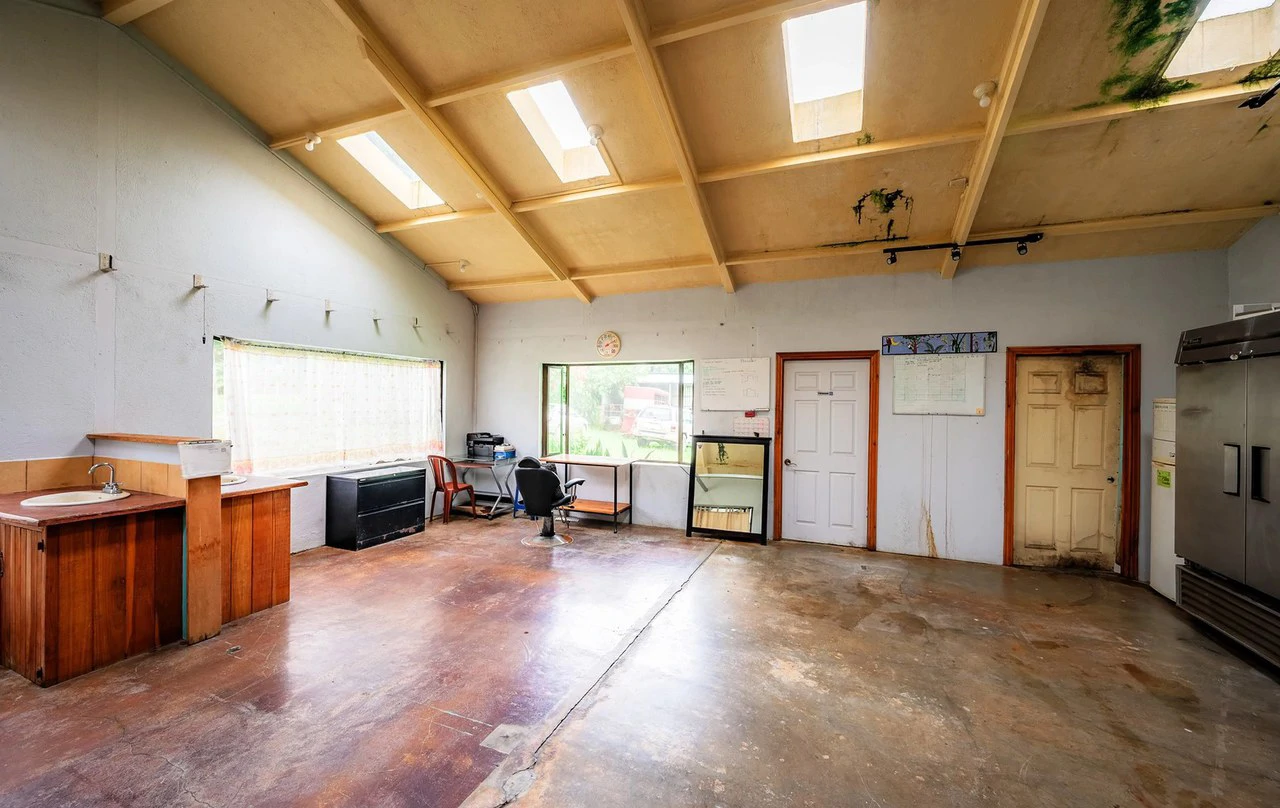 Five Corners Business Hub: Prime location on the main road surrounding Lake Arenal.. Commercial Potential ! - Gallery image 17