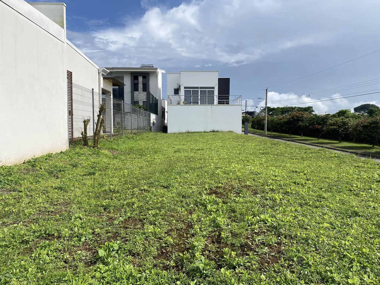 Exclusive Condominium Lot in Grecia: Security & Ideal Location - Gallery image 5
