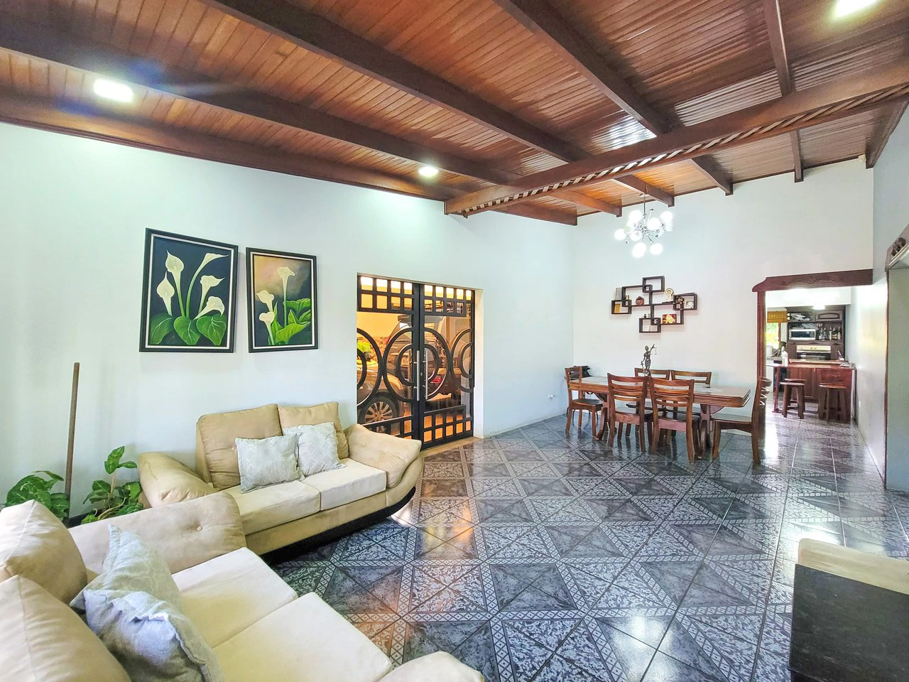 House For Sale in Santa Gertrudis - Gallery image 9