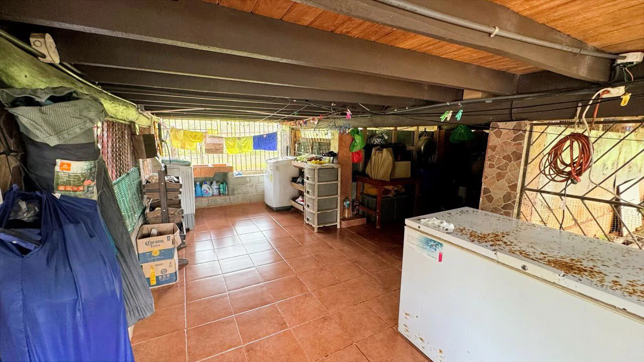 Charming Hardwood Cabin with Fruit Garden Near San Isidro - Gallery image 29