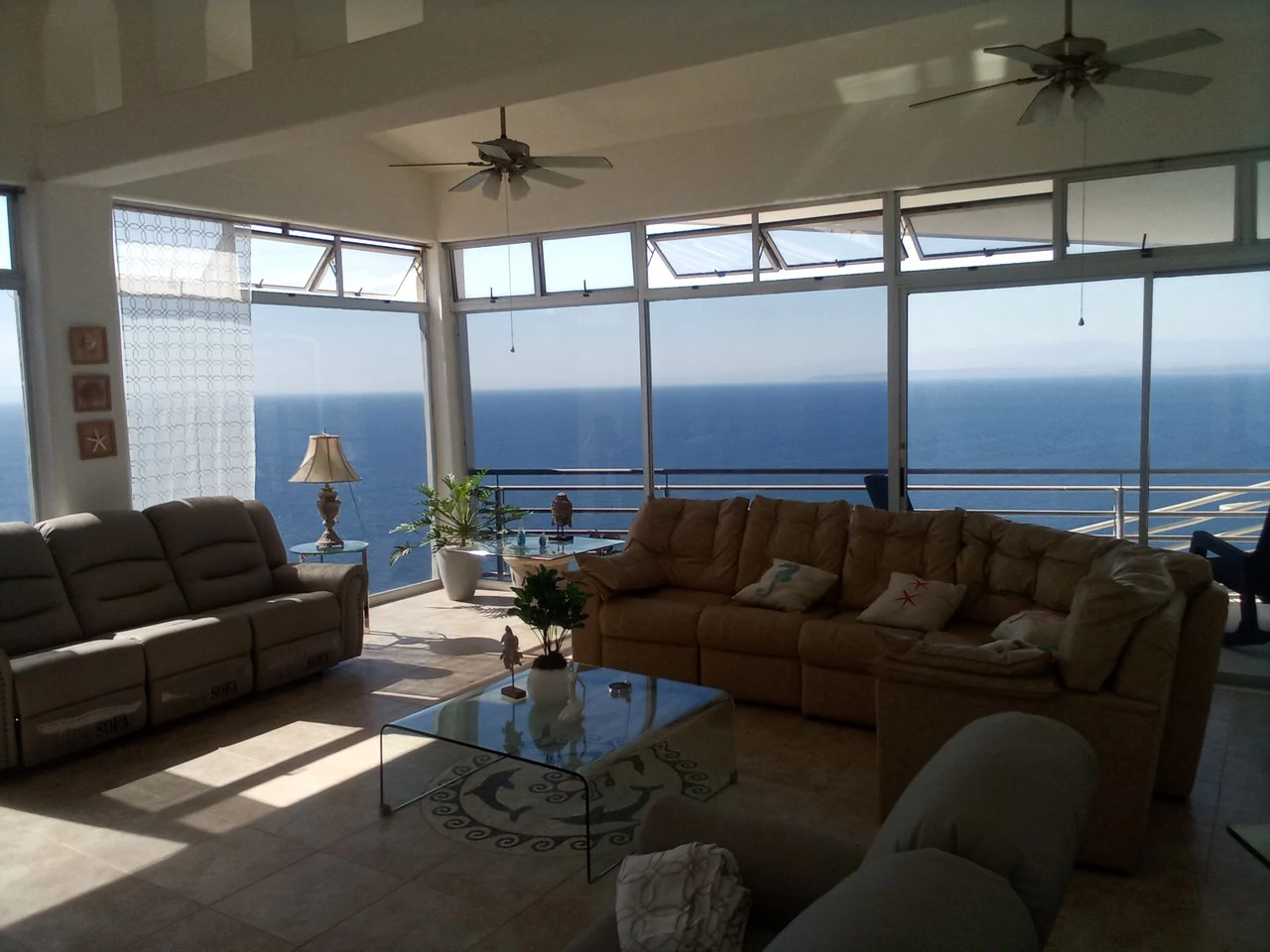 Celebrity Escape: Exquisite 4-Level Mansion with Private Infinity Pool in Altos Leona Mar! - Gallery image 7