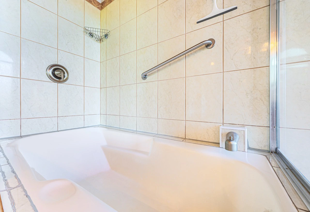Elegant 3 Bedroom + Office Jungle Home in Puesta Del Sol, Ojochal - Gallery image 16