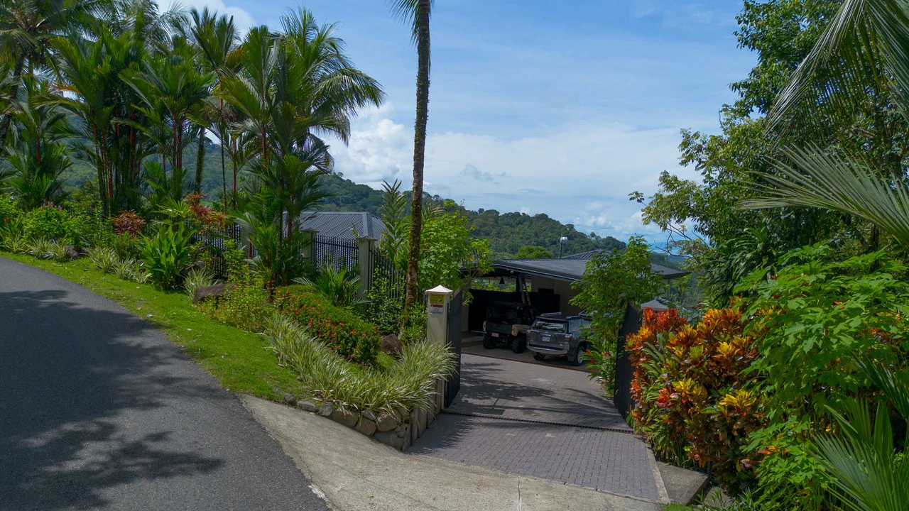 6.45 ACRES – 3 Bedroom Luxury Ocean View Home Surrounded By Vibrant Rainforest And Wildlife!!! - photo 6