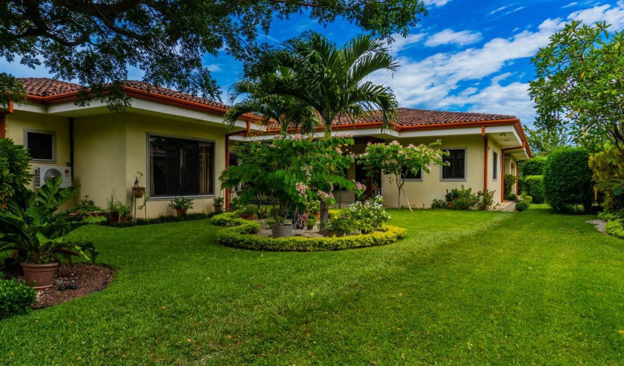 House For Sale in Curubandé - Gallery image 25