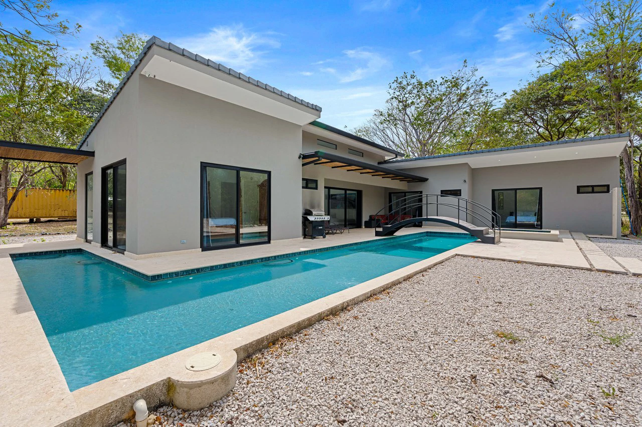 Casa Avalon: New 4-Bedroom Home on 1.48-Acre Lot – Build 2 More Structures, Just Minutes from the Beach! - Gallery image 24