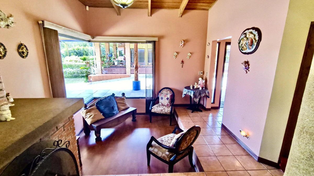 Property for sale with the 3 houses in San Rafael - Gallery image 32
