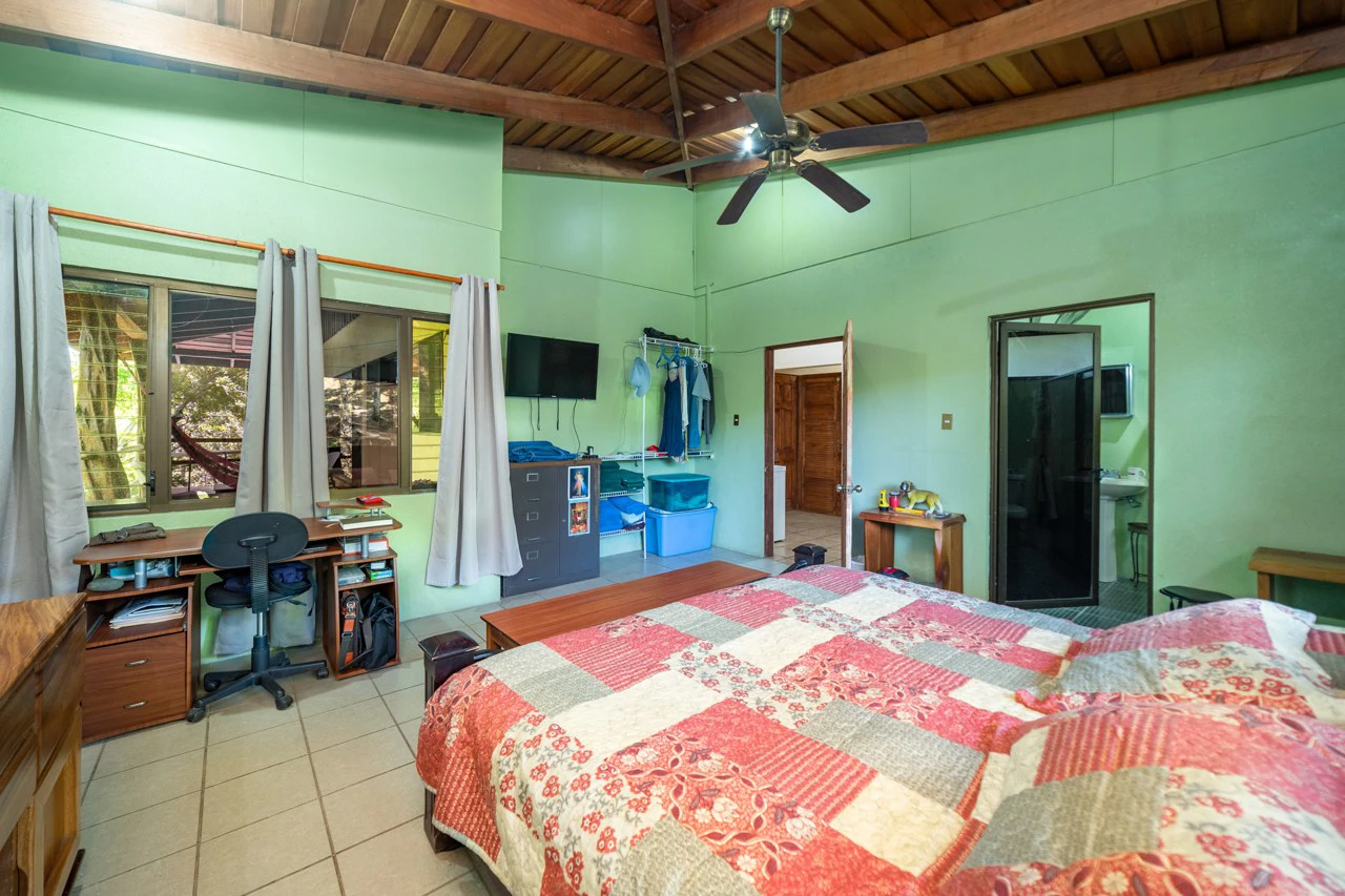 Picturesque Valley View Farm: 14 Acres, Home, Stables and More - Gallery image 13