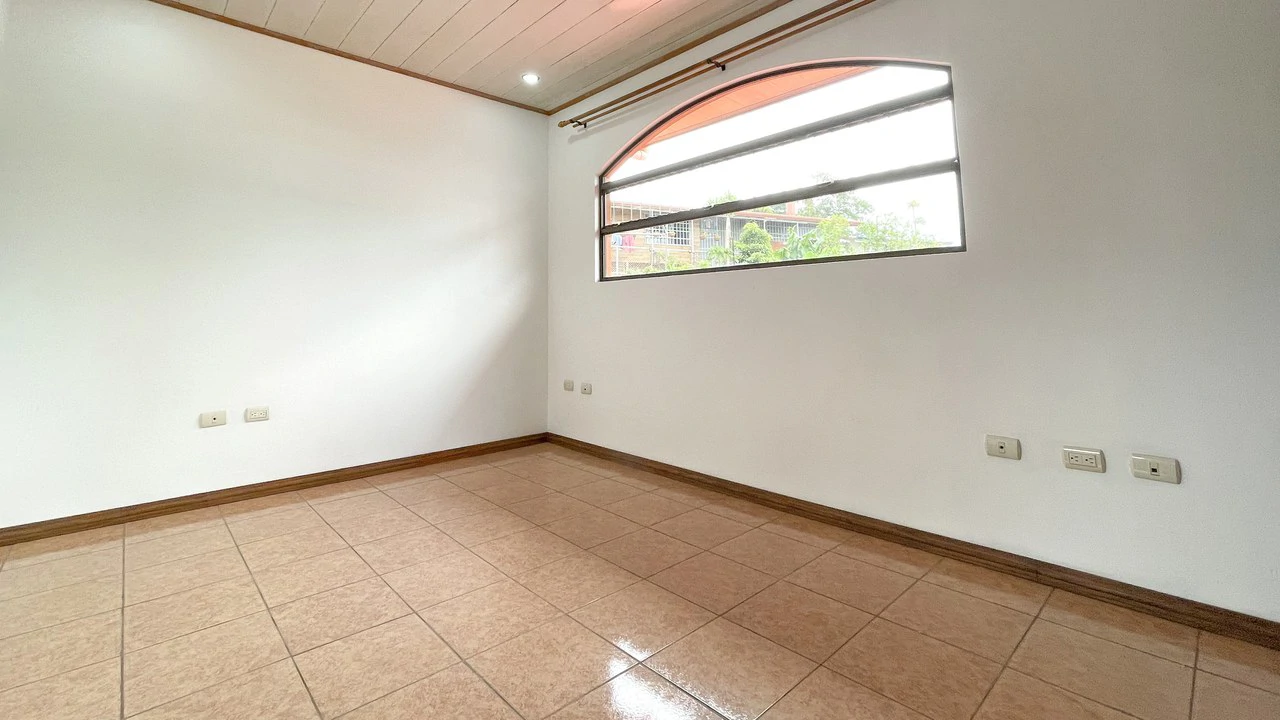 House for Sale in San Isidro, Grecia – 3,359 m² Lot with View - Gallery image 8