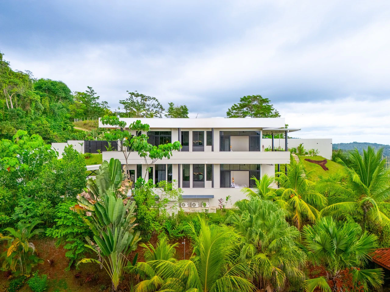 Lion's Gate Sunset Estate - Gallery image 8