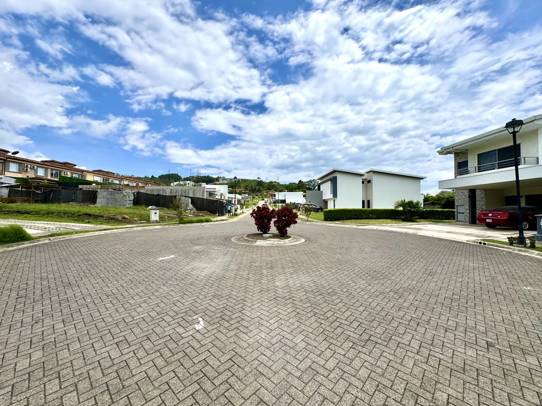 Home Construction Site For Sale in Guachipelín - Gallery image 15