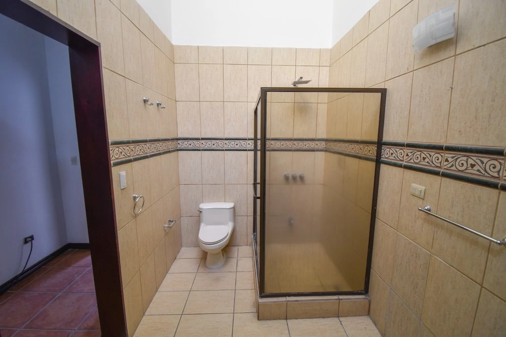 Excelente Oportunidad Propiedad con 2 casas en Trejos Montealegre: House For Sale in Trejos Montealegre - Gallery image 28