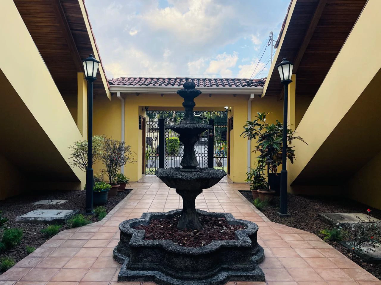 3 Bedroom apartament for sale with appliances in Trejos Montealegre Escazu Costa Rica - Gallery image 2