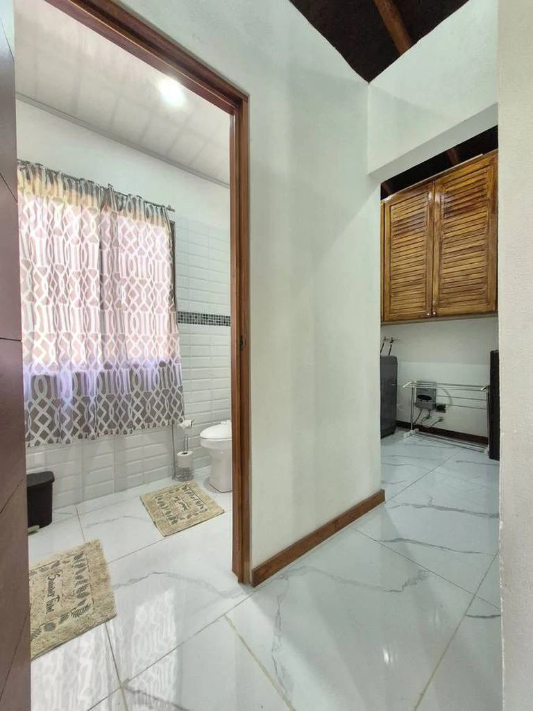 Casa Verde Norouz: Renovated 2-Bedroom Home with Independent Guest Cottage Just 3 Minutes from Sámara - Gallery image 21
