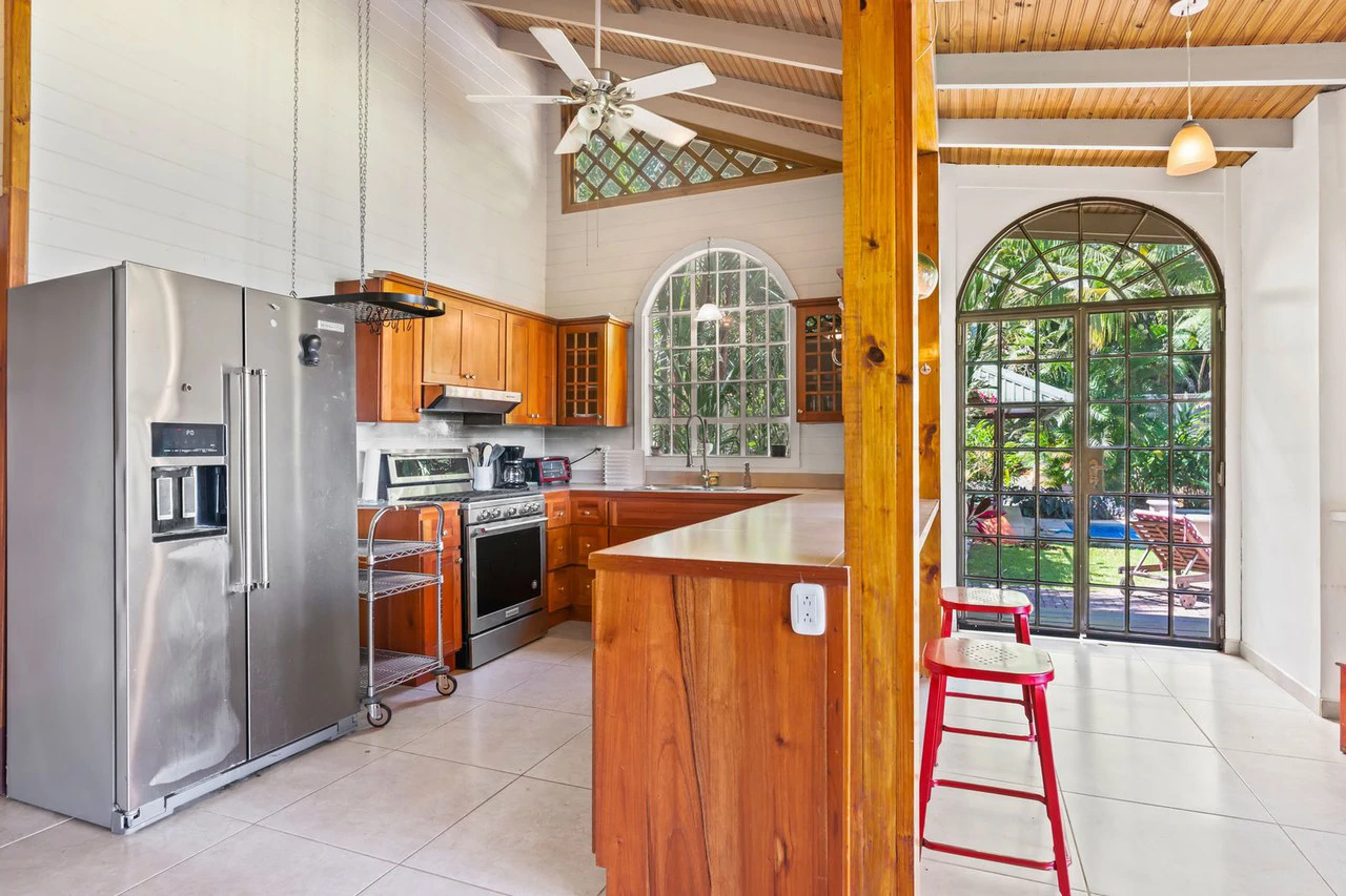 1.6 ACRES – 3 Bedroom Ocean And Mountain View Home With Pool, Public Road Frontage, ASADA Water, Room To Expand!!!! - Gallery image 13